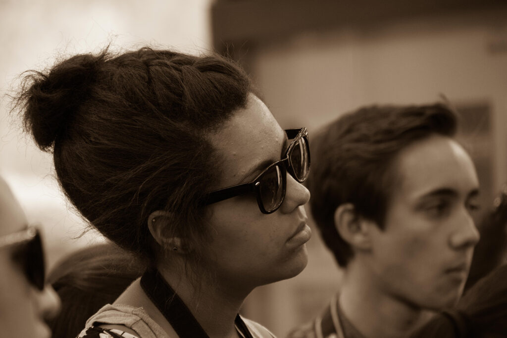 profile pic of a young woman with sunglasses on
