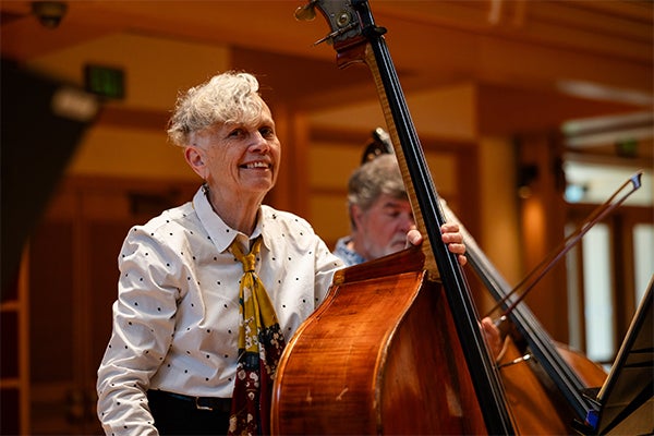 Karen Zimmerman, contrabase, Santa Rosa Symphony